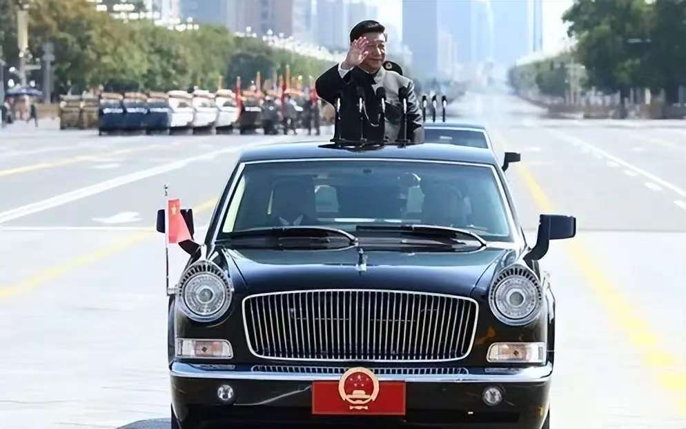 華原控股集團(tuán)組織觀看天安門廣場(chǎng)盛大閱兵式